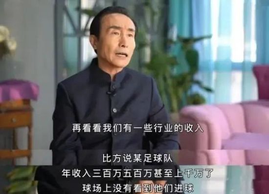 甚至还在胡歌与桂纶镁一场水上亲密戏拍摄完成之后，分享了一首来自诗人曼德尔施塔姆的诗歌，以;在世界灰色的深渊里遨游，像一只年轻的海豚来与胡歌共勉